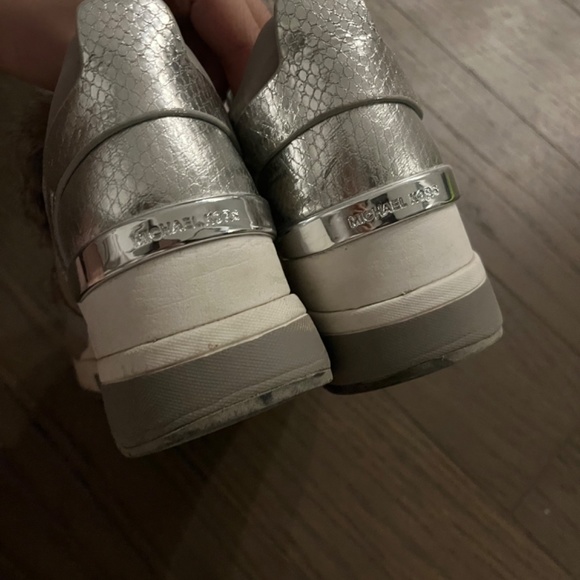 Sneakers - Picture 4 of 4